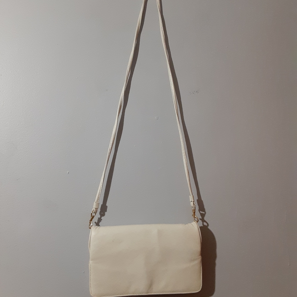 Chic Cream Crossbody Bag 100% Leather Side Zip Inside Pockets